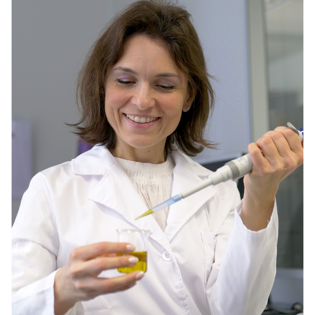 Fundadora en su laboratorio